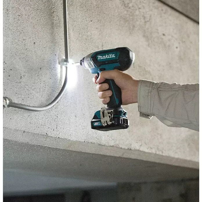 Makita Akku-Schlagschrauber TD110 DZ - 12 V, Ohne Akku, Leerlaufdrehzahl: 0 U/min - 2.600 U/min - Anwendungsbeispiel