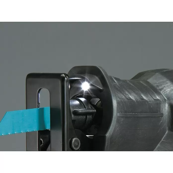 Makita Akku-Säbelsäge DJR188Z - 18 V, Ohne Akku, Leerlaufhubzahl: 0 - 3.000 Hübe/min - Anwendungsbeispiel