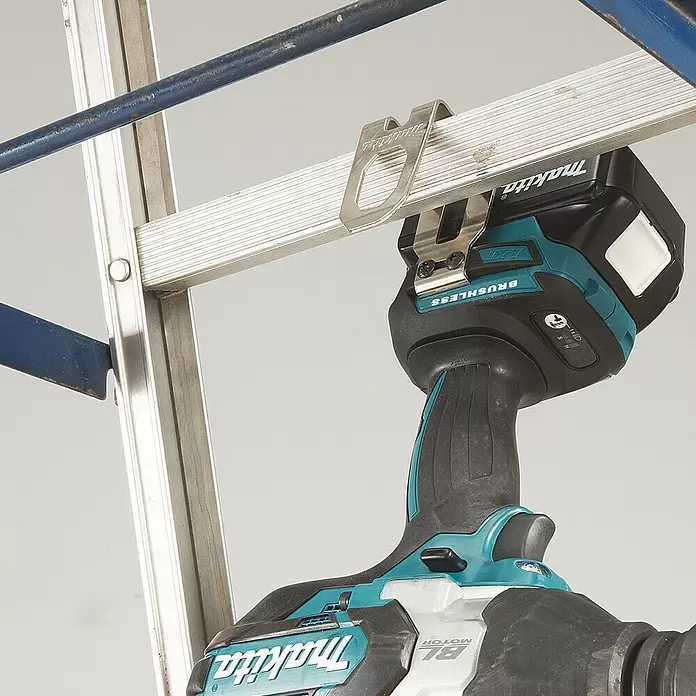 Makita Akku-Schlagschrauber - 18 V, 2 Akkus, 5 Ah, Leerlaufdrehzahl: 0 U/min - 2.200 U/min - Detailaufnahme