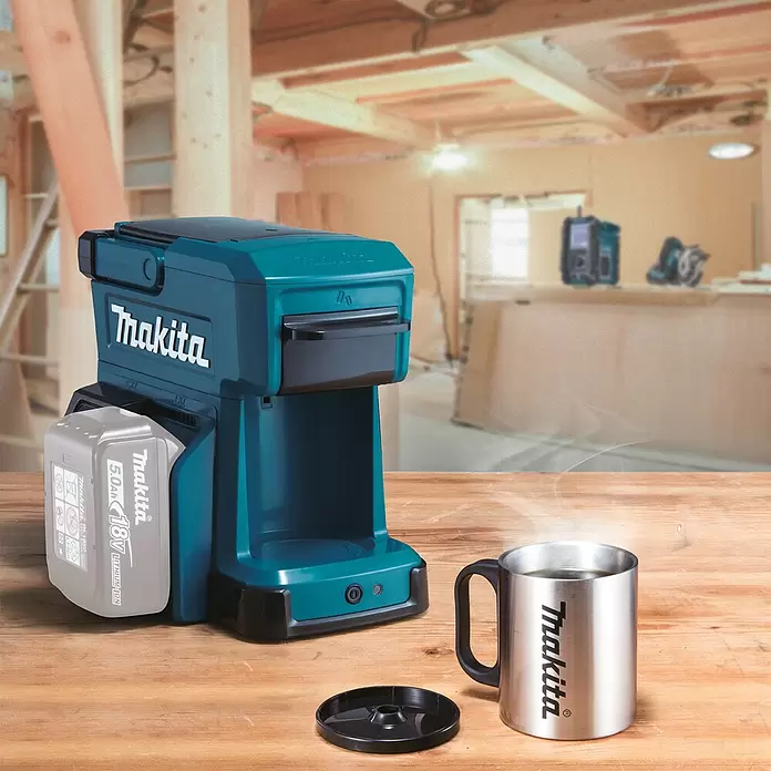 Makita Akku-Kaffeemaschine DCM501Z - 12 V - 18 V, Ohne Akku, Behältervolumen: 0,24 l - Stimmungsaufnahme