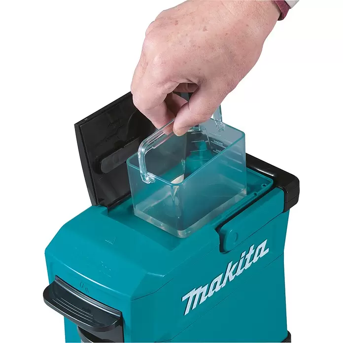 Makita Akku-Kaffeemaschine DCM501Z - 12 V - 18 V, Ohne Akku, Behältervolumen: 0,24 l - Detailaufnahme