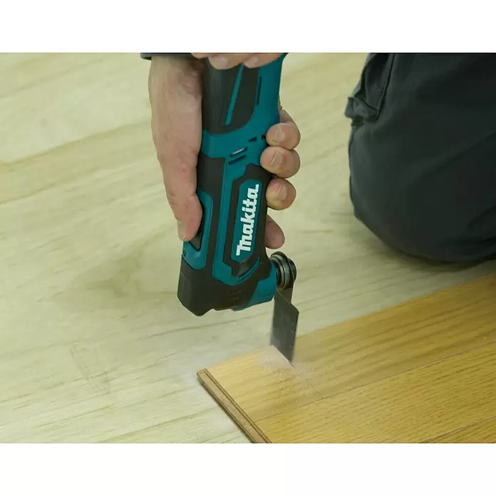 Makita Akku-Multifunktionswerkzeug TM30DZ - 12 V, Ohne Akku, Oszillationswinkel: ± 1,6° - Anwendungsbeispiel
