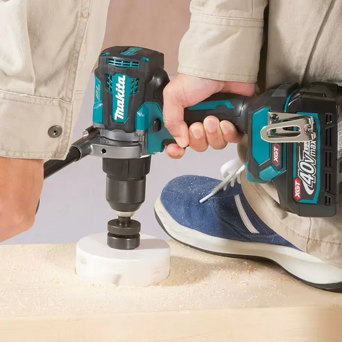 Makita XGT 40 V max. Akku-Bohrschrauber DF001GZ - 18 V, Ohne Akku, Leerlaufdrehzahl: 0 U/min - 2.600 U/min - Anwendungsbeispiel