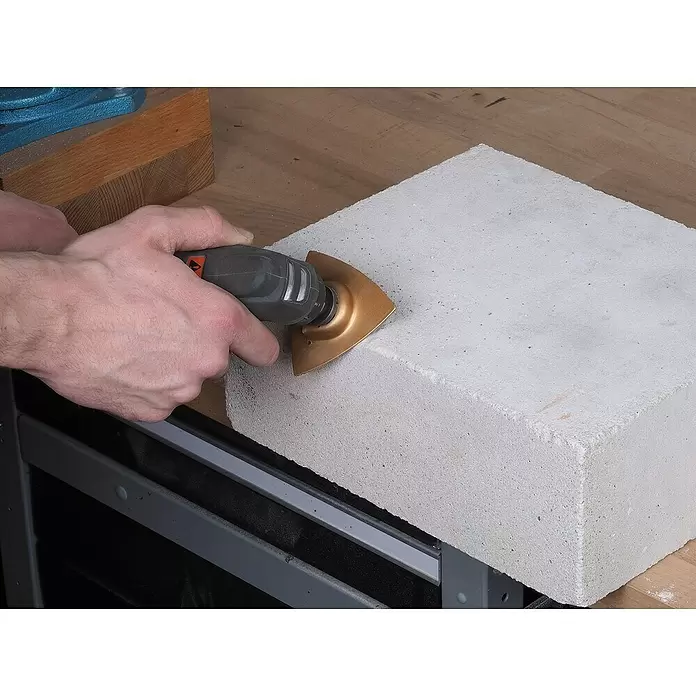 Wolfcraft Delta-Schleifplatte Pro - 80 x 80 mm, Hartmetallbestreut - Anwendungsbeispiel