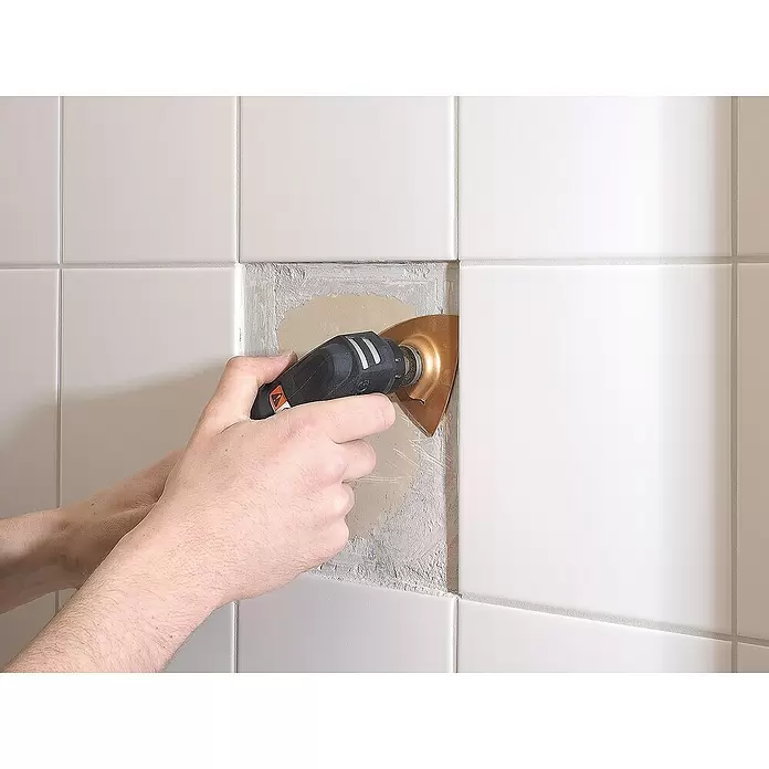 Wolfcraft Delta-Schleifplatte Pro - 80 x 80 mm, Hartmetallbestreut - Anwendungsbeispiel