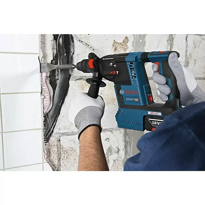 Bosch Professional Akku-Bohrhammer GBH 18V-26 F - 18 V, Ohne Akku, Leerlaufdrehzahl: 0 U/min - 980 U/min, Einzelschlagstärke: 2,6 J - Anwendungsbeispiel