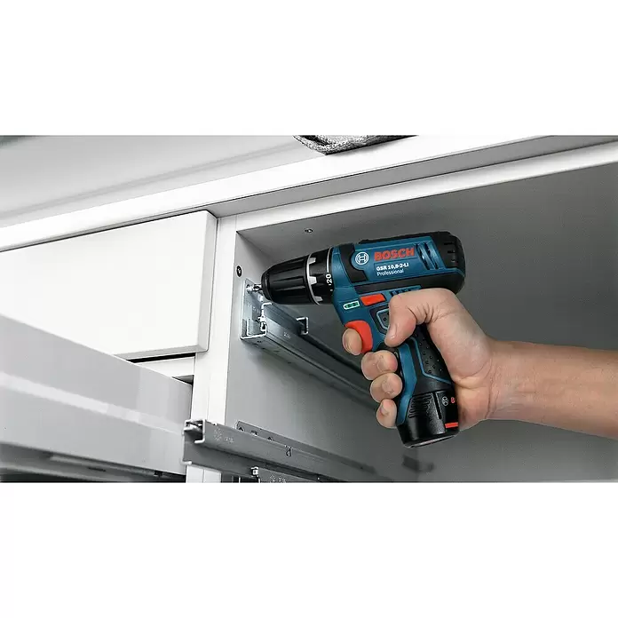 Bosch Professional Akku-Schlagbohrschrauber GSB 12V-15 - 12 V, 2 Akkus, 2 Ah - 4 Ah, Leerlaufdrehzahl: 0 U/min - 1.300 U/min - Anwendungsbeispiel