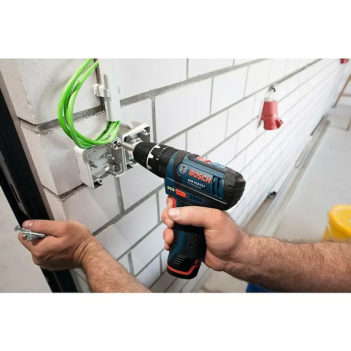 Bosch Professional Akku-Schlagbohrschrauber GSB 12V-15 - 12 V, 2 Akkus, 2 Ah - 4 Ah, Leerlaufdrehzahl: 0 U/min - 1.300 U/min - Anwendungsbeispiel
