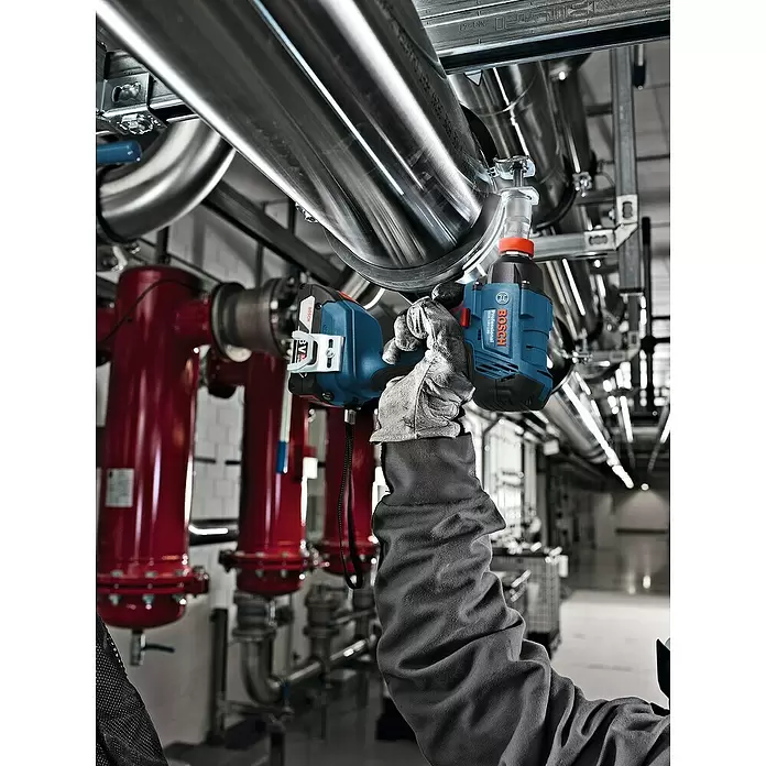 Bosch Professional Taladro atornillador percutor de batería GDX 18V-180 L-Boxx - 18 V, Iones de litio, 2 Ah, 2 baterías, Número de revoluciones de marcha en vacío: 0 r.p.m. - 2.800 r.p.m. - Producto en uso