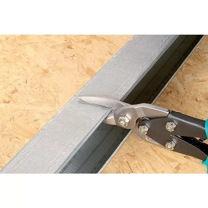 Wolfcraft Blechschere - Länge: 255 mm, Gerade - Anwendungsbeispiel
