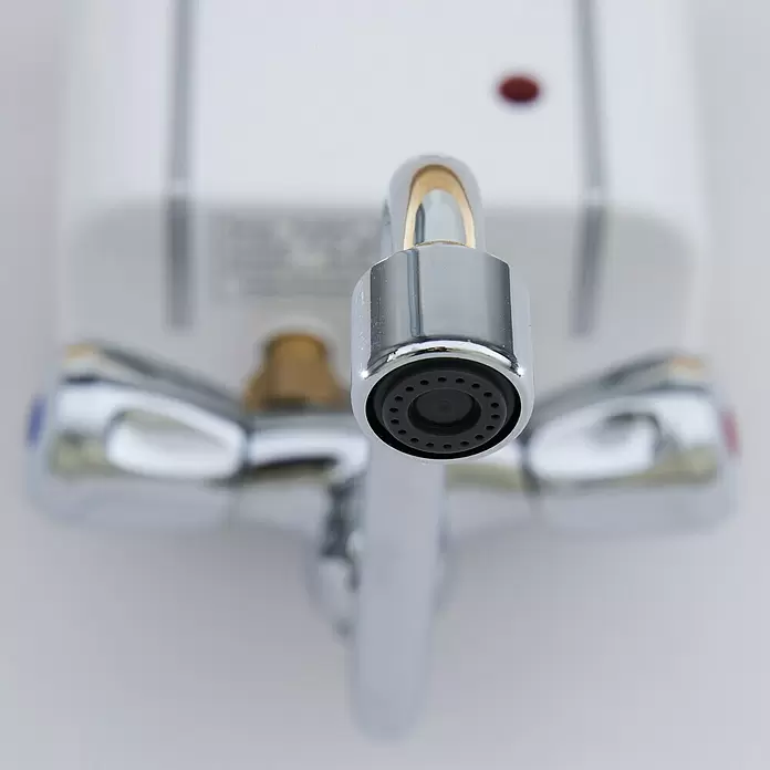 Thermoflow Kleindurchlauferhitzer Elex 3,5 - Mit Armatur, 3.500 W, 2 l/min bei 25 °C - Detailaufnahme