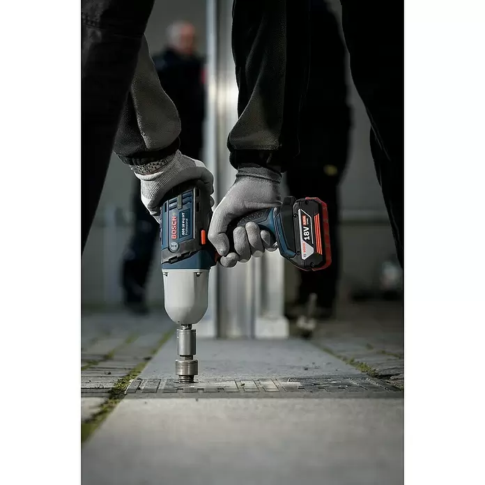 Bosch Professional Akku-Drehschlagschrauber GDS 18V-LI HT - 18 V, Ohne Akku, Leerlaufdrehzahl: 0 U/min - 1.900 U/min - Anwendungsbeispiel