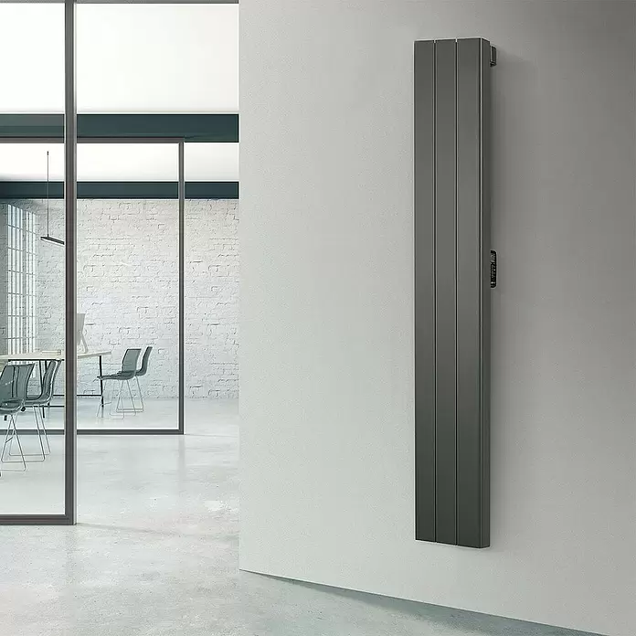 Rointe Radiador eléctrico digital Palaos - 1.500 W, Negro, 110 x 356 x 1.800 mm - Foto ambiente