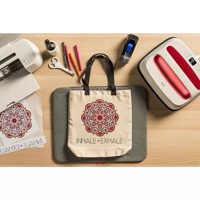 Cricut Stoffbeutel Large für Infusible Ink - Beige/Schwarz, L x B: 48 x 35,5 cm, 100 % Polyester - Stimmungsaufnahme