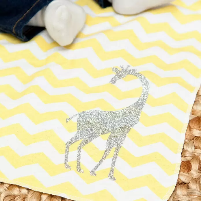 Cricut Aufbügelfolie Glitter Iron-On - 3 Stk., Gold/Silber/Schwarz, L x B: 30,5 x 30,5 cm, Passend für: Cricut Schneideplotter - Detailaufnahme