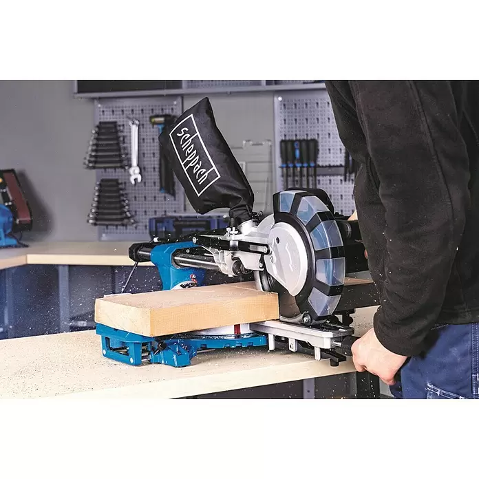 Scheppach Kappzugsäge HM216 X - 2.000 W, Durchmesser Sägeblatt: 210 mm, Leerlaufdrehzahl: 4.800 U/min - Anwendungsbeispiel