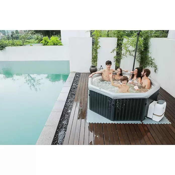 Außen-Whirlpool Tuscany - 193 x 193 x 73 cm, 1.000 l, Geeignet für: 4 - 6 Personen - Anwendungsbeispiel