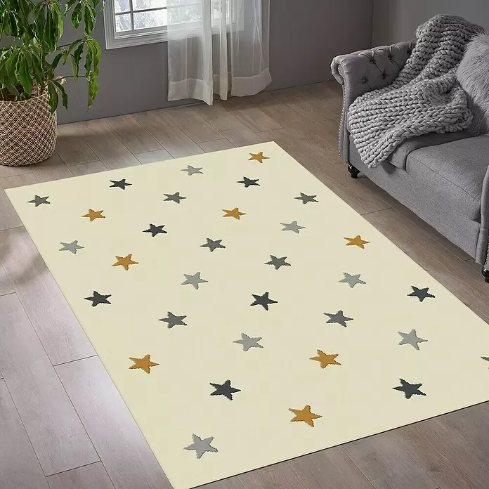 Alfombra de pelo corto Estrellas - Crudo/Mostaza, 170 x 120 cm, 100% Polipropileno - Foto ambiente
