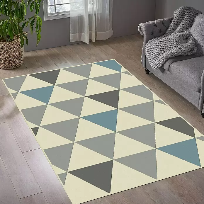 Alfombra de pelo corto Pumari - Crudo/Azul, 170 x 120 cm, 100% Polipropileno - Foto ambiente
