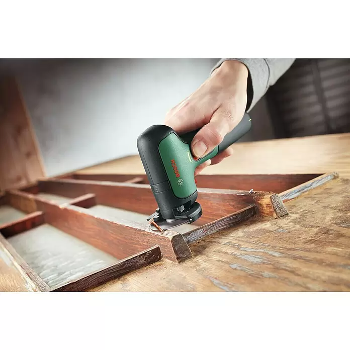 Bosch Akku-Trennschleifer Easycut&Grind - 7,2 V, Ohne Akku, Max. Leerlaufdrehzahl: 6.000 U/min - Anwendungsbeispiel
