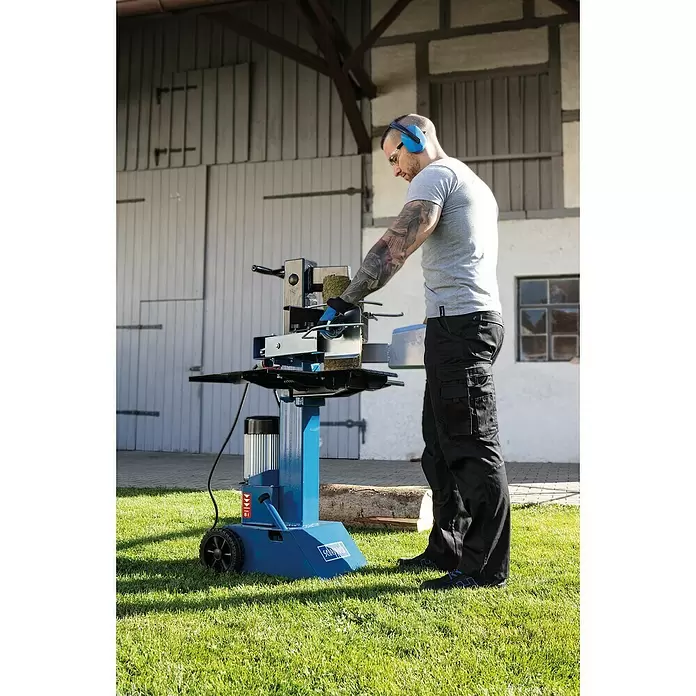 Scheppach Holzspalter HL810 - 8 t, Max. Spaltgutlänge: 55 cm - Anwendungsbeispiel