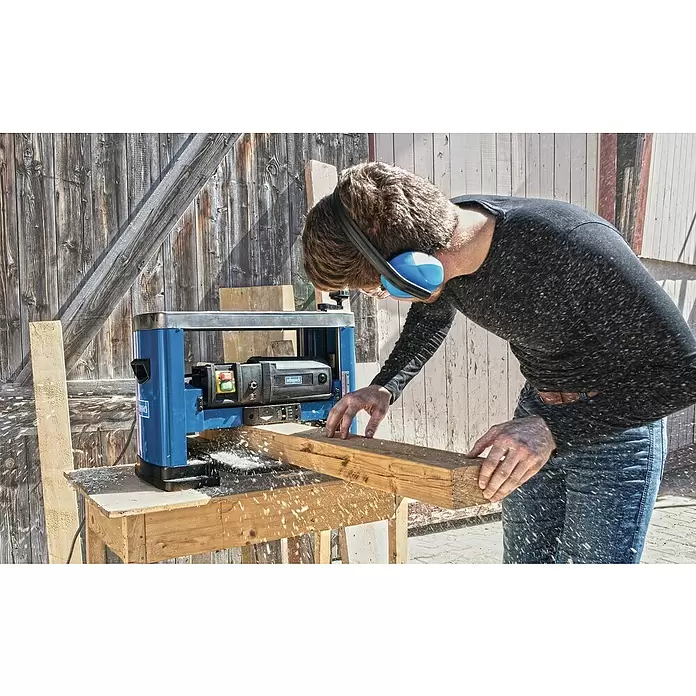 Scheppach Hobelmaschine PLM1800 - Leistungsaufnahme: 1.500 W, Hobelbreite: 330 mm - Anwendungsbeispiel
