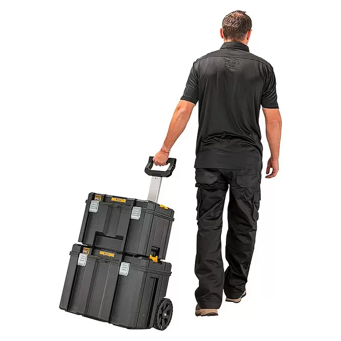 Dewalt Caja de almacenaje y transporte DWST83347-1 - L x An x Al: 435 x 512 x 635 mm, Plástico - Producto en uso